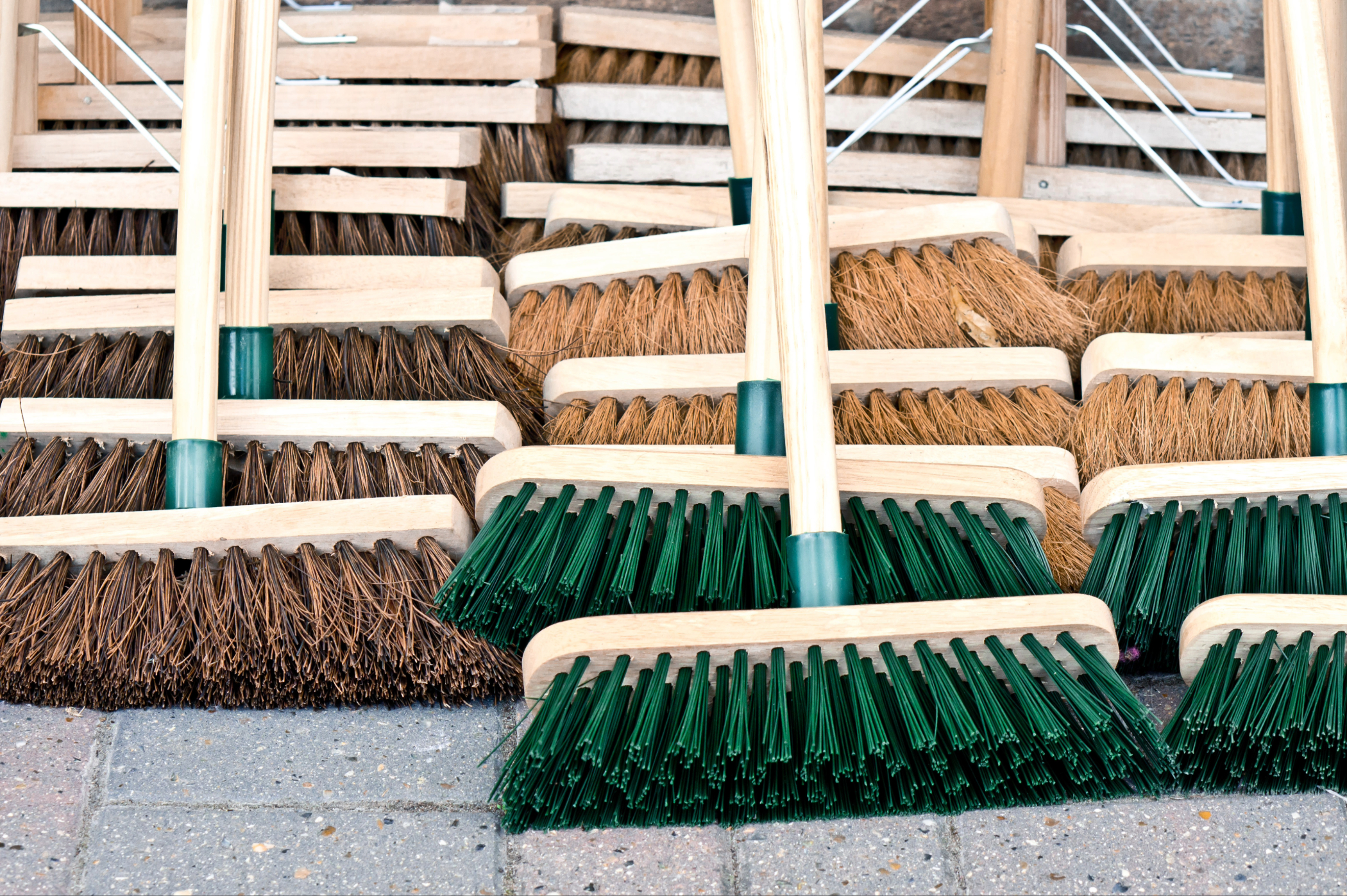 Bezems, Borstels & Trekkers